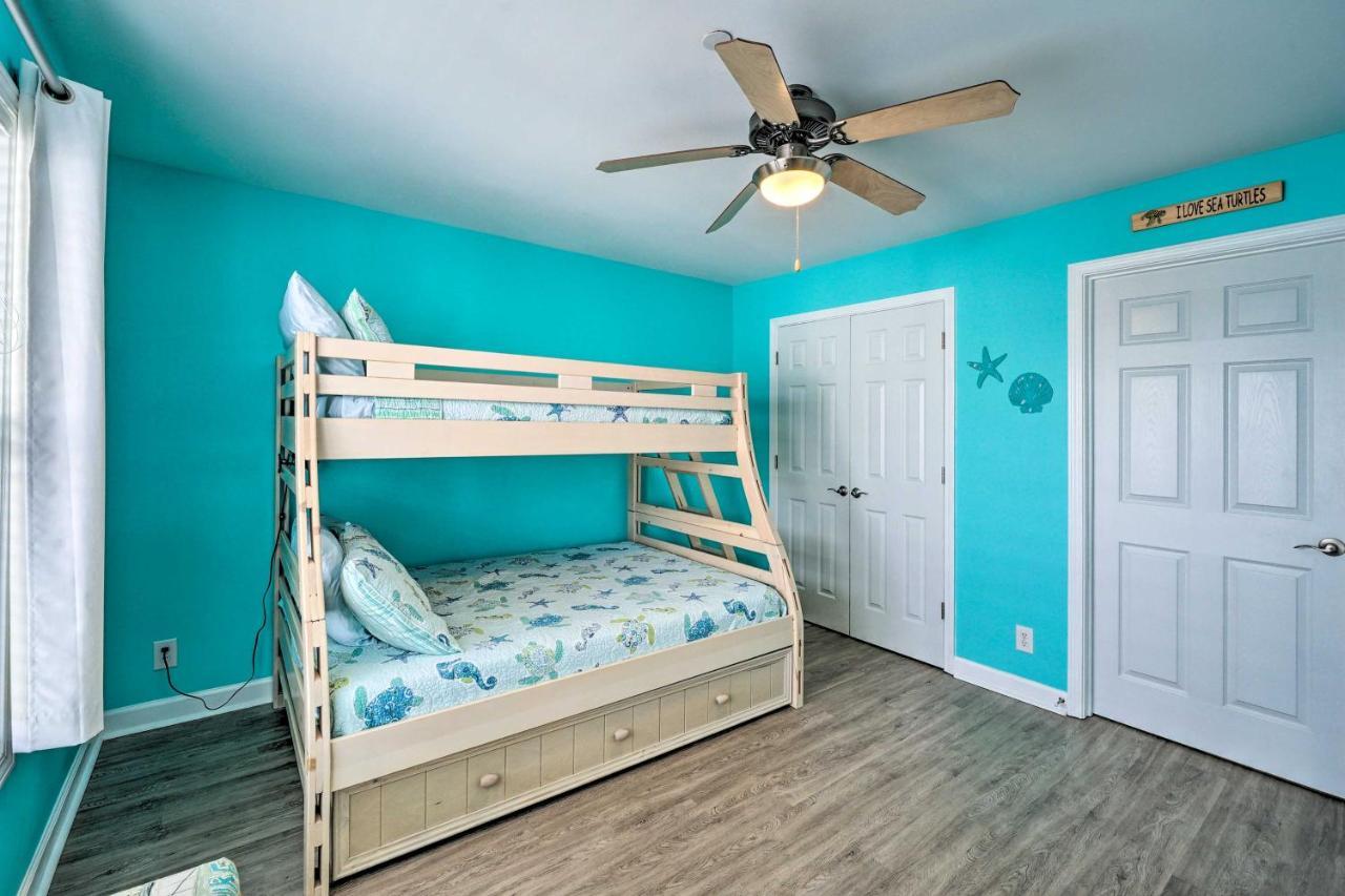 Ocean-View Oak Island Condo, 1 Block To Beach! Esterno foto