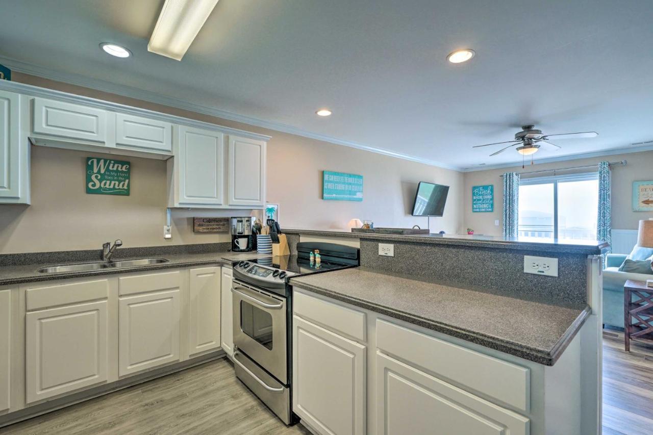 Ocean-View Oak Island Condo, 1 Block To Beach! Esterno foto