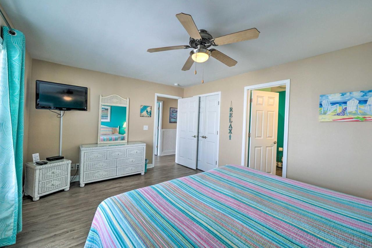 Ocean-View Oak Island Condo, 1 Block To Beach! Esterno foto