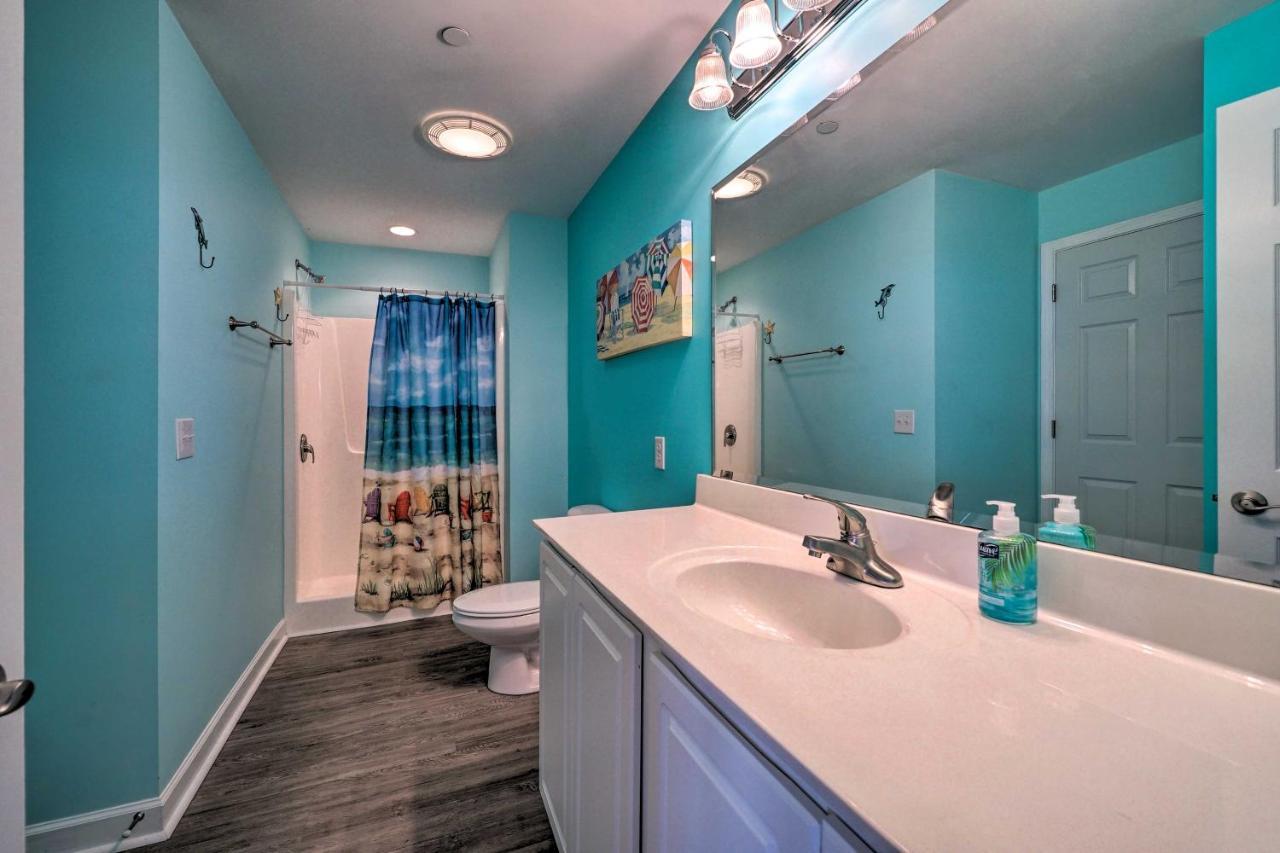 Ocean-View Oak Island Condo, 1 Block To Beach! Esterno foto
