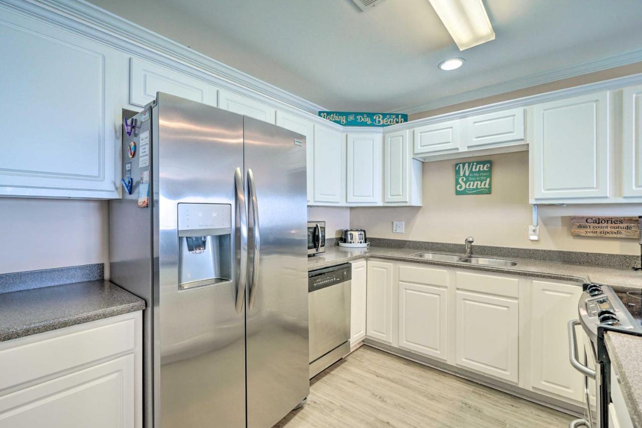 Ocean-View Oak Island Condo, 1 Block To Beach! Esterno foto