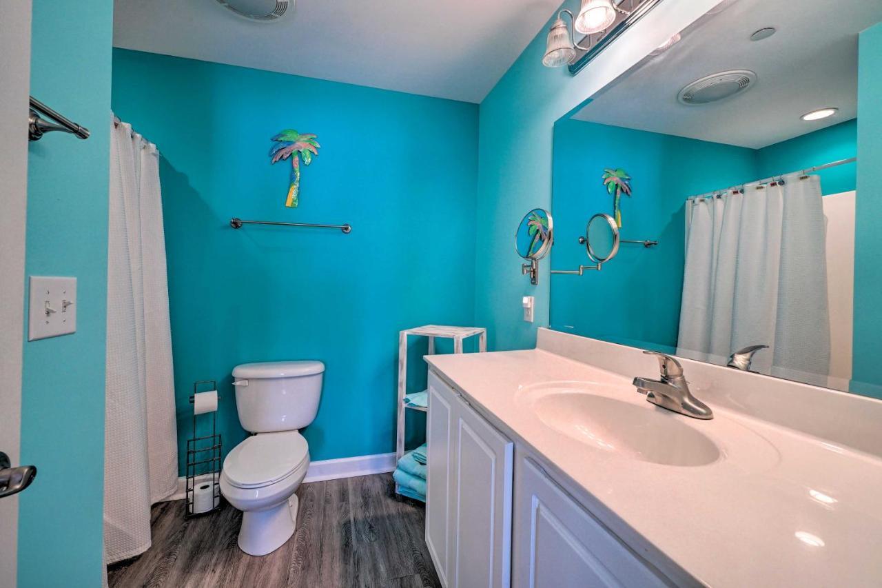 Ocean-View Oak Island Condo, 1 Block To Beach! Esterno foto