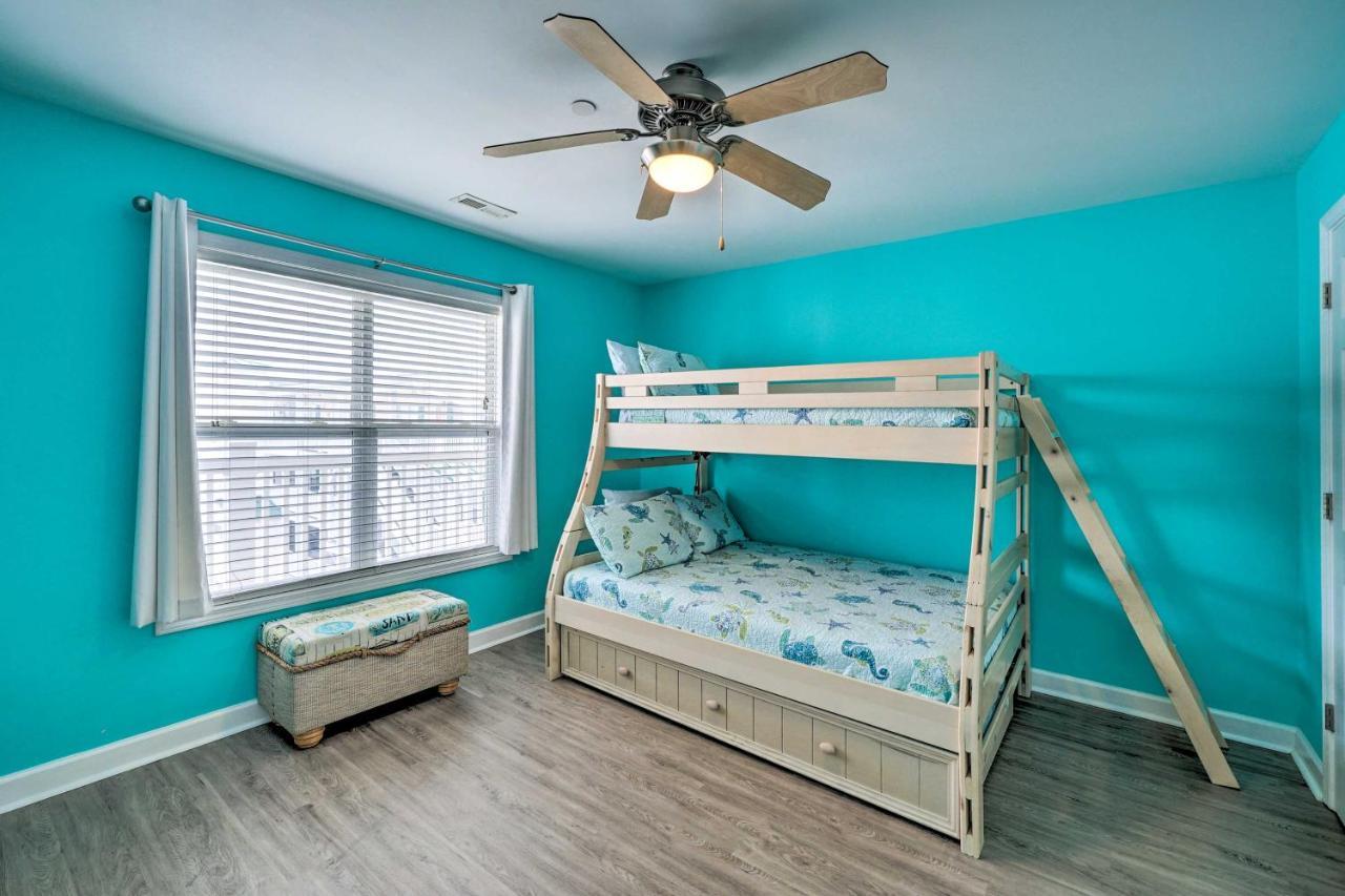 Ocean-View Oak Island Condo, 1 Block To Beach! Esterno foto